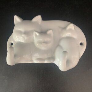 Vintage Avon White Cat Figurine Ceramic Key Holder Hook Wall Plaque